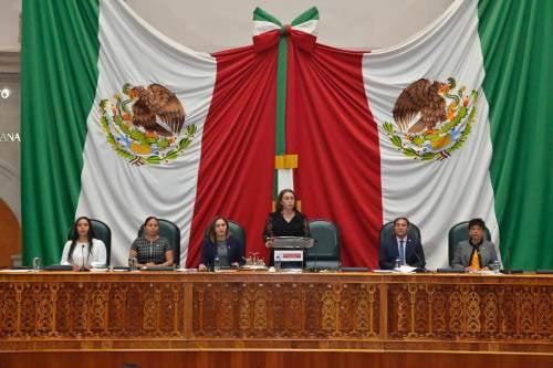 Azucena Cisneros preside Mesa directiva de la Legislatura local 